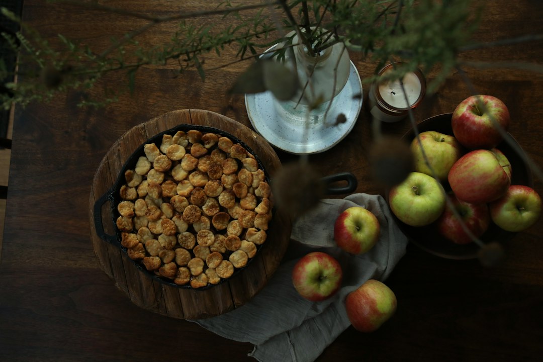 Easy Autumn Apple Crumble with a Buttery Oat Topping